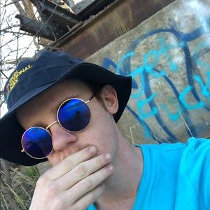 Meet your Posher, Christian